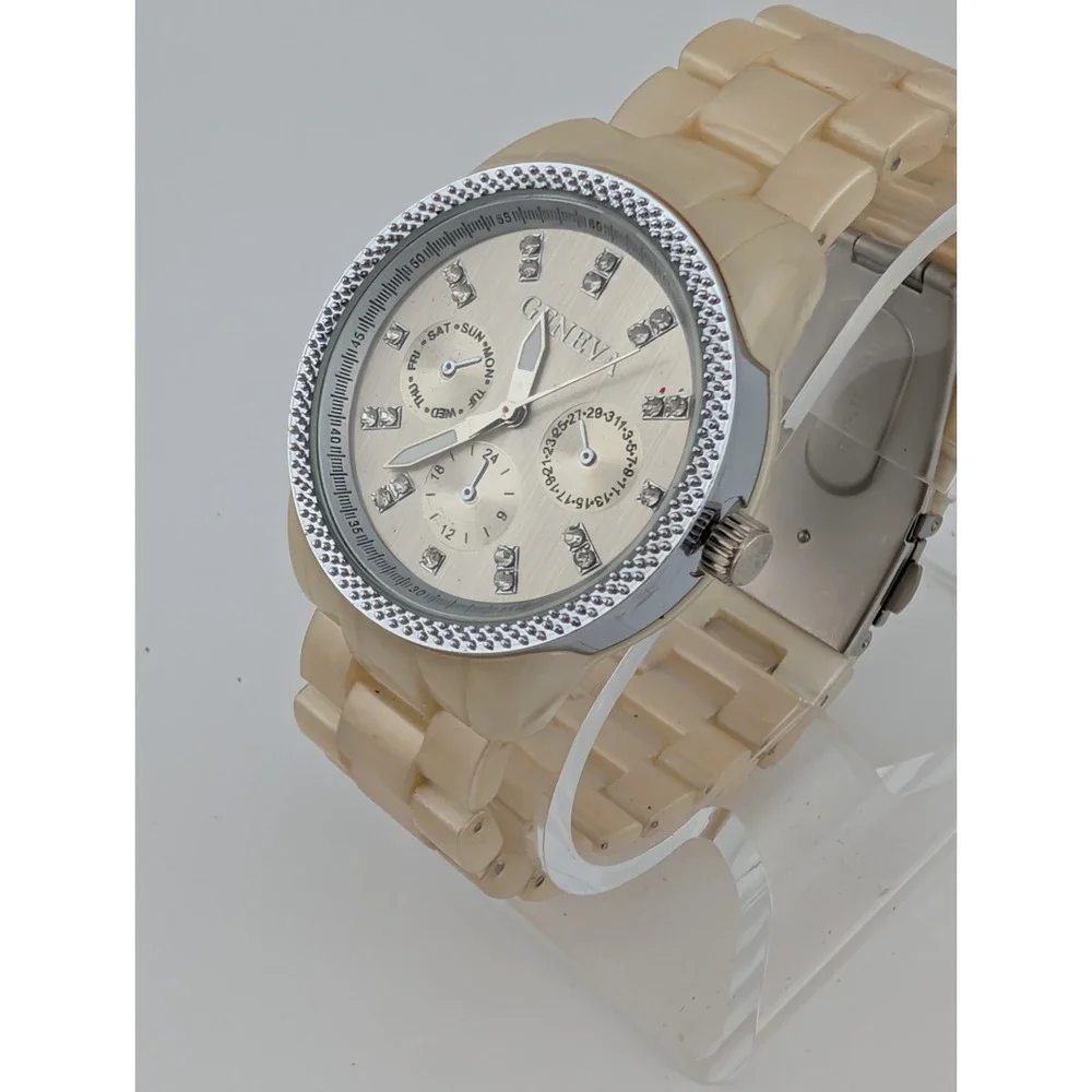 Geneva‎ Women's Watch 37mm Silver Case 7.75